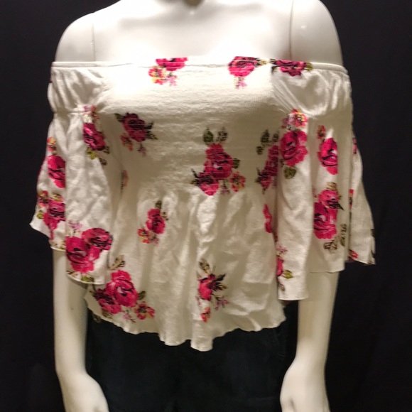 No Boundaries Tops - ⚪️3/$18⚪️ NOBO off shoulder top